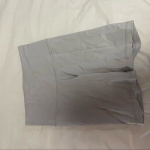 Aritzia 7inch biker shorts